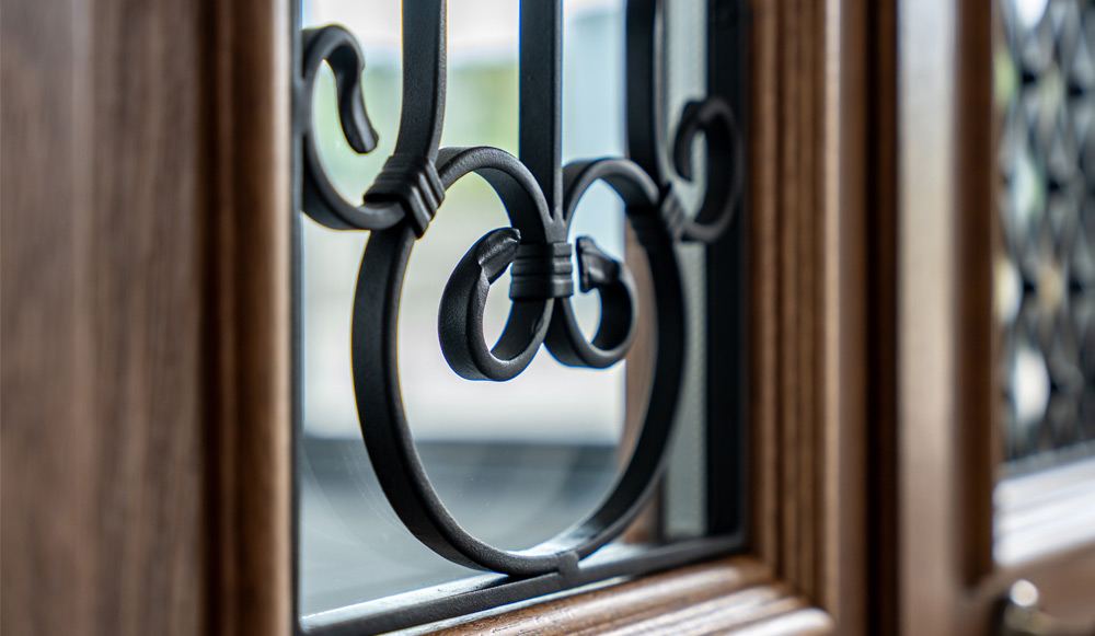 We have developed our collaboration with local craftsmen, following the principle of 'thinking globally, acting locally'. By expanding our cooperation network, we have supported regional craftsmanship, and our Partners worldwide have gained access to unique products, such as ornamental steel grilles for doors and windows.